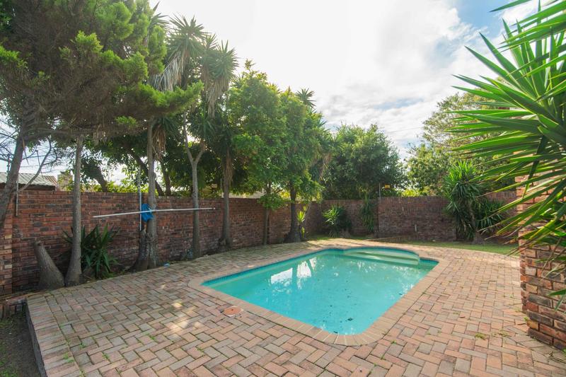 5 Bedroom Property for Sale in Bluewater Bay Eastern Cape